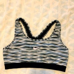 Nike Dry Fit sports Bra - Medium